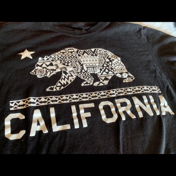 CALIFORNIA Tee - Picture 2 of 6
